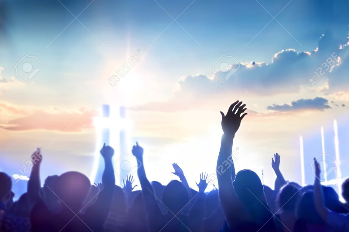 Concepto de iglesia: adoración y alabanza