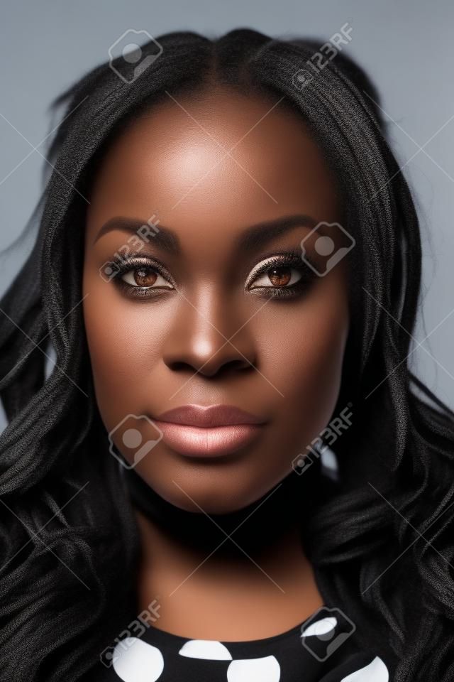 Portrait de vraie femme africaine noire sans ID d'expression ou d'un passeport photo collection complète de visage divers et expressions