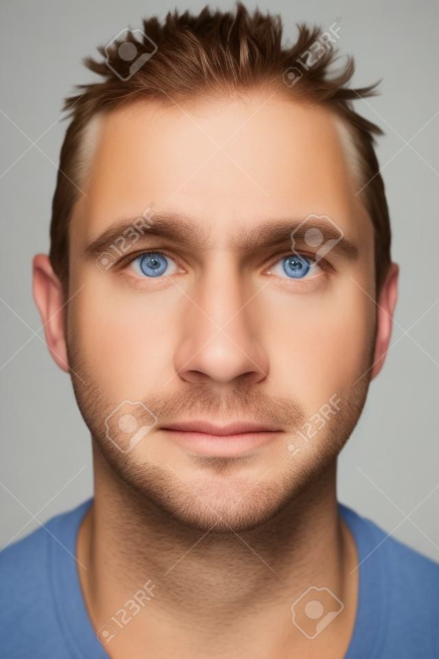 Retrato do homem caucasiano branco real sem identificação de expressão ou foto do passaporte coleção completa de rosto e expressões diversas