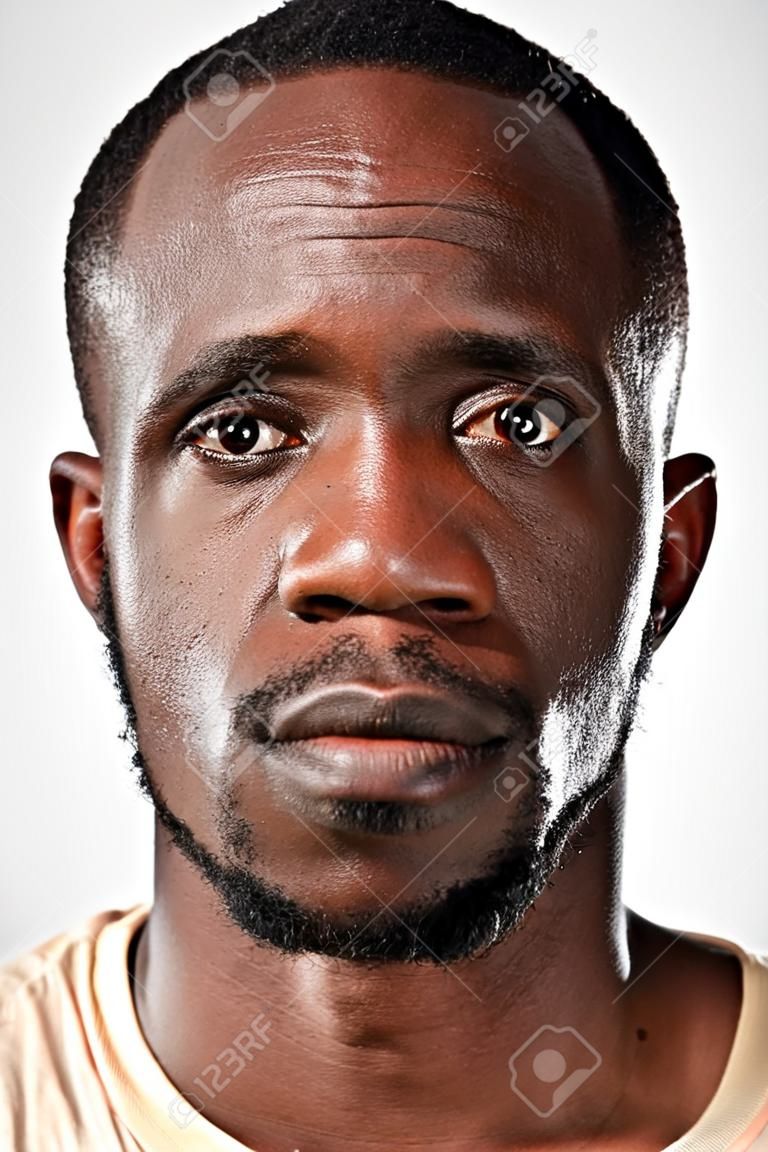 Portret prawdziwego afrykańskiego czarnego mężczyzny bez ID wyraz lub paszport zdjęć pełną kolekcję różnorodnej twarzy i wyrażeń