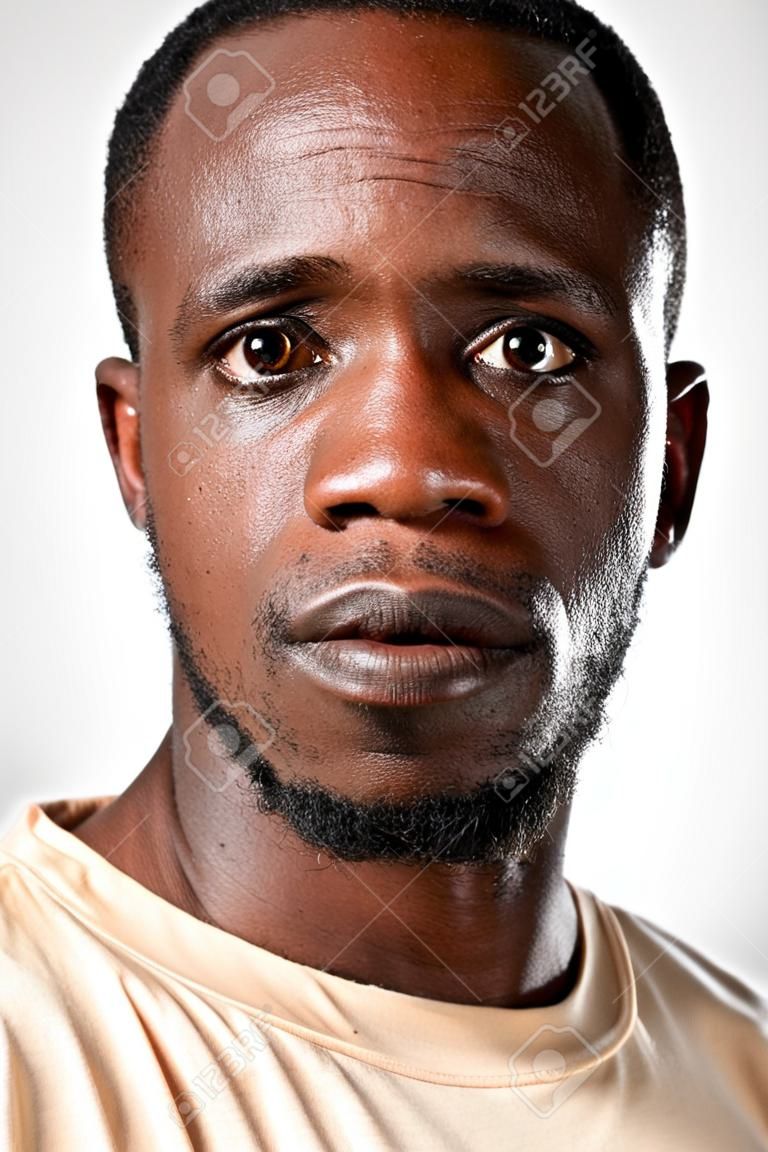 Portret van echte zwarte Afrikaanse man zonder expressie ID of paspoort foto volledige collectie van diverse gezichten en uitdrukkingen