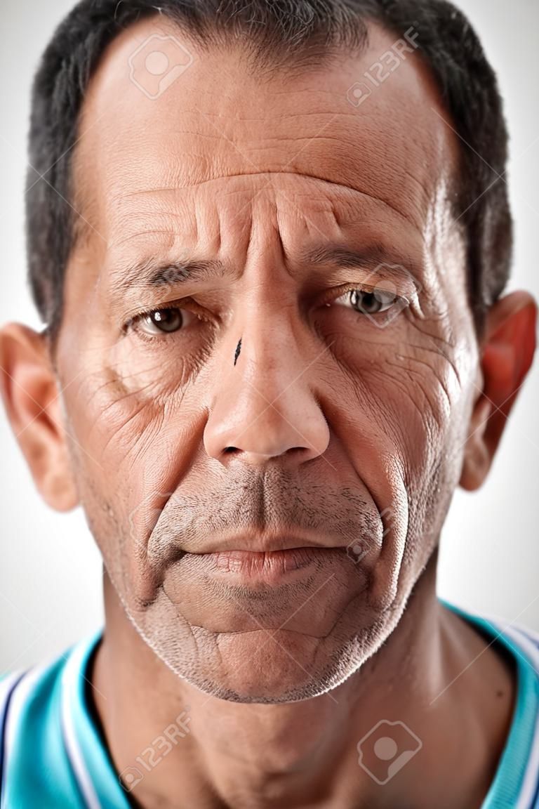 Retrato del hombre caucásico blanco real sin pasaporte o foto ID expresión completa colección de cara y expresiones diversas