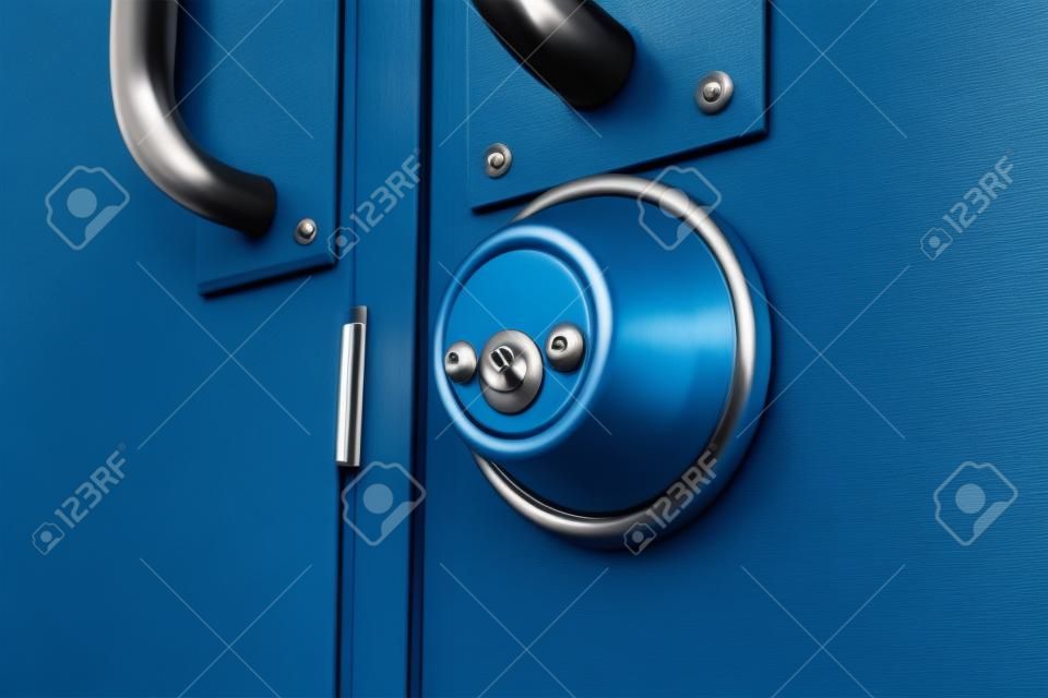 Ante bicolore blu scuro e azzurro con anta maniglia in acciaio