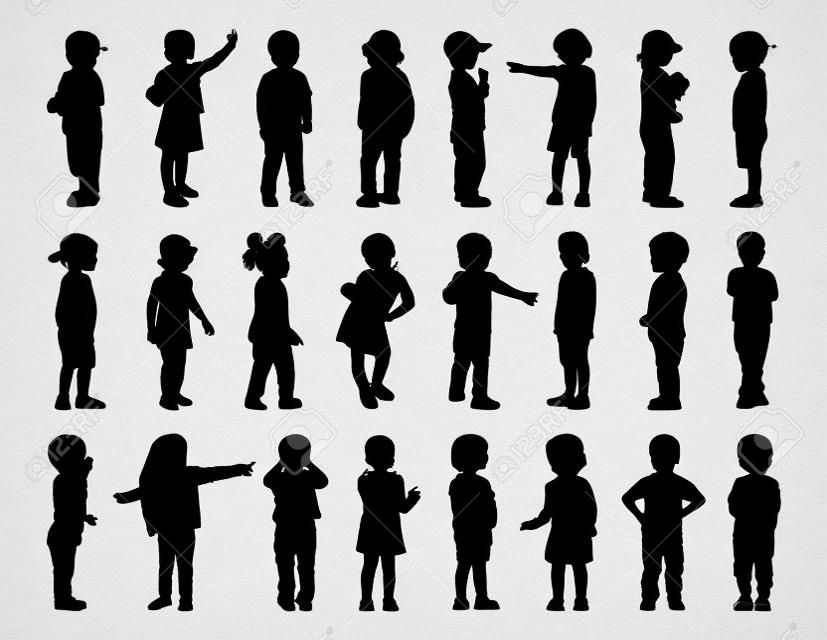 silhouettes d'enfants de 2-6 ans debout dans des postures différentes, avant, arrière et de profil, l'été