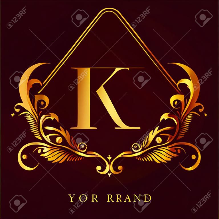 장신구와 고전적인 패턴이 있는 황금색의 초기 로고 문자 kk, 비즈니스 및 회사 ID를 위한 벡터 로고.