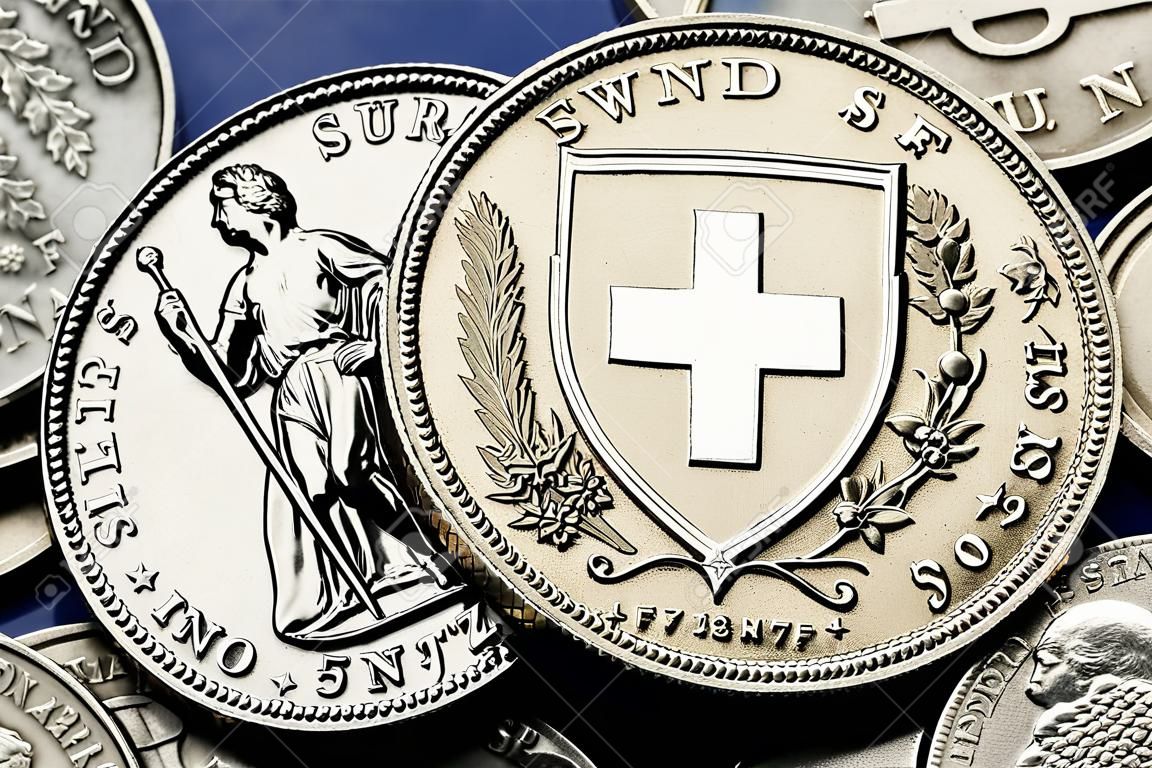 스위스의 동전. 스위스 5 프랑에 묘사 된 스위스의 국장입니다.