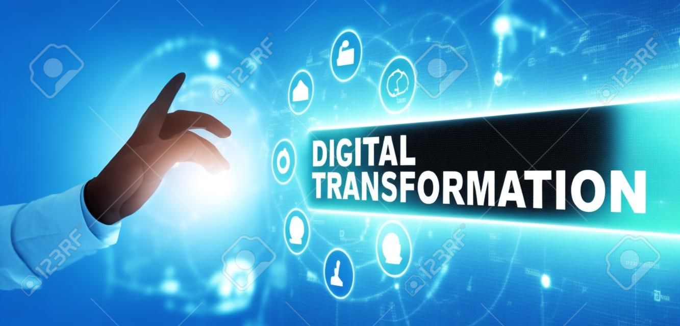 Digitale transformatie digitalisering verstoring innovatie technologie proces automatisering internet concept. Druk op de knop op virtueel scherm.