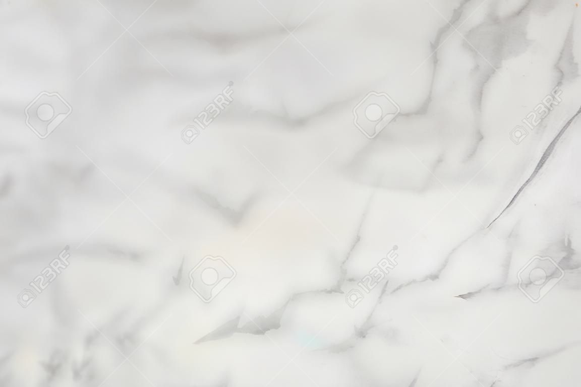 Alte weiße Wandfläche, leerer Hintergrund, verwitterte Betonkulisse mit Wasserlinie als abstrakte Tapete
