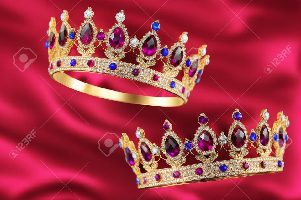 Corona real con rubíes rojos y piedras preciosas azules.
