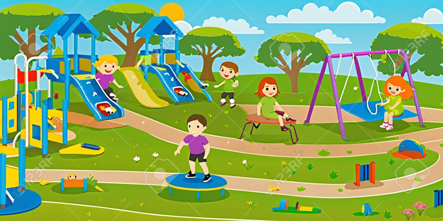 Felices los niños emocionados que se divierten juntos en el patio de recreo. Los niños juegan afuera con fondo de cielo. Elementos coloridos del patio de recreo isométrico con niños.