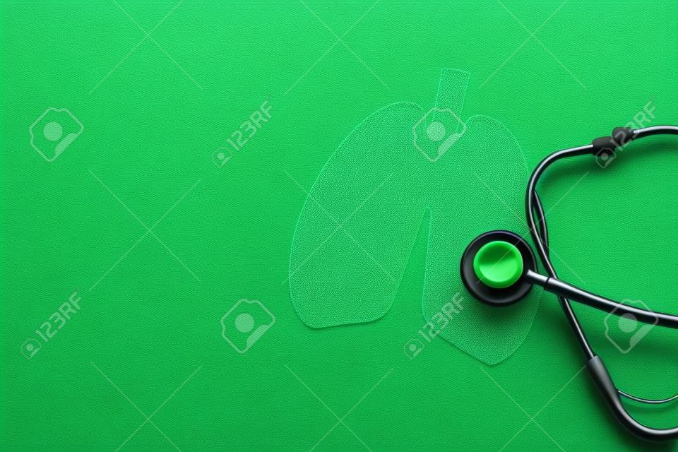 Long gezondheid therapie medisch concept. silhouet van de longen en een stethoscoop op een groene achtergrond. concept van respiratoire ziekte, longontsteking, tuberculose, bronchitis, astma