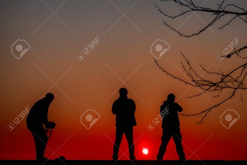 Sonnenaufgang Silhouette von Fotografen schießen