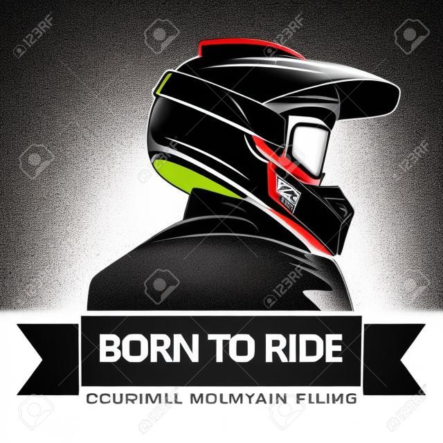 Plan arrière d'un homme portant un casque de motocross intégral. Modèle de logo de sport extrême. Place pour le texte. Descente en VTT.
