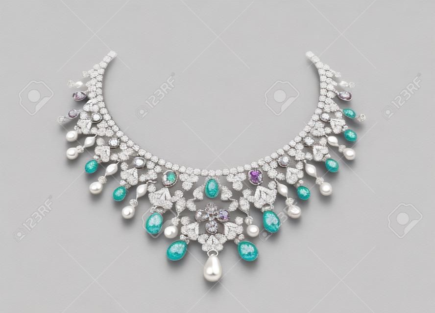 女性のネックレス真珠と宝石のイラスト