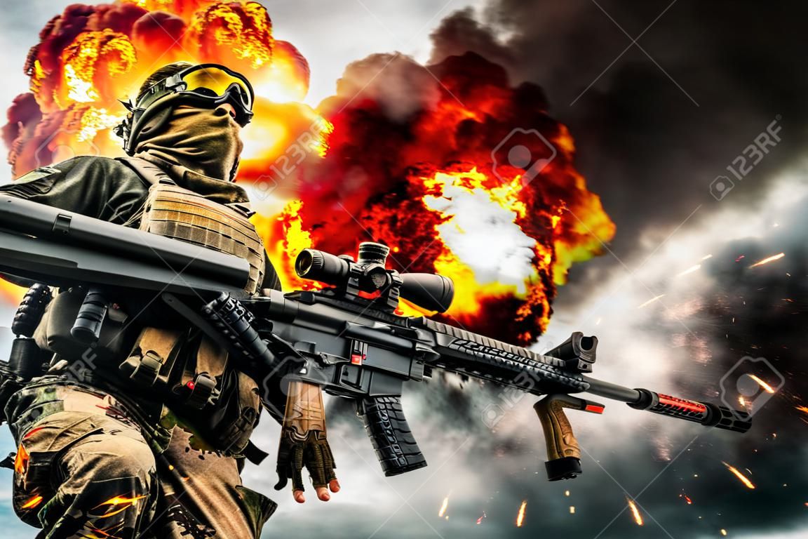 陸軍特殊部隊の狙撃兵大口径ライフル ポーズ アクションで。重い爆発、火災や煙の背景に渦巻きます。低角度のビュー