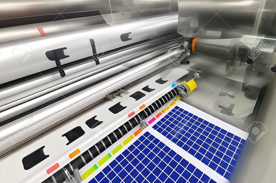 large format ink jet printer printing color managament target on paper roll