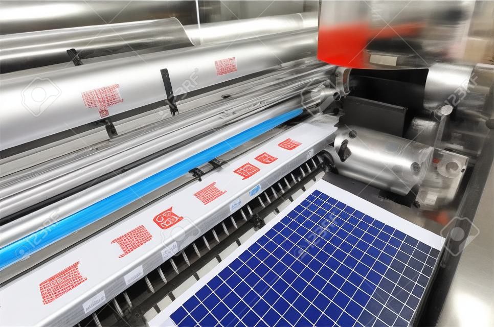 Rulo kağıt üzerinde geniş format mürekkep püskürtmeli yazıcı baskı renk yönlendirme destegi hedefi