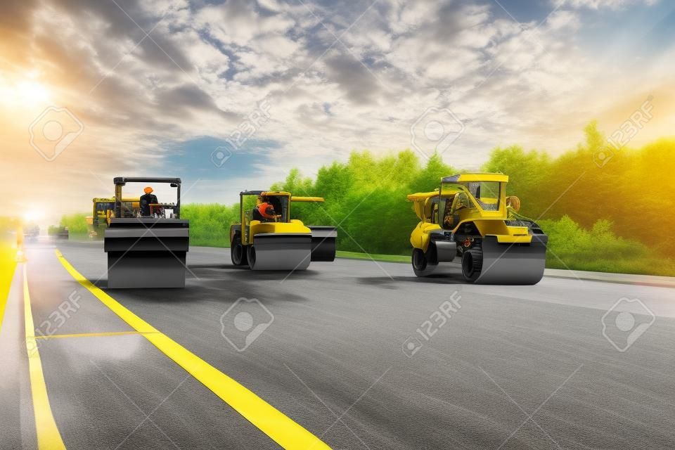 Bouwmachines en werknemers leggen nieuwe asfalt weg bestrating
