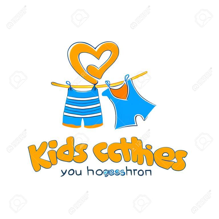 Çocuk giyim logosu. Kidsshop için oturum açın. Turuncu kalpli logo, mavi tişört ve çocuk için şort. Vektör şablonu.