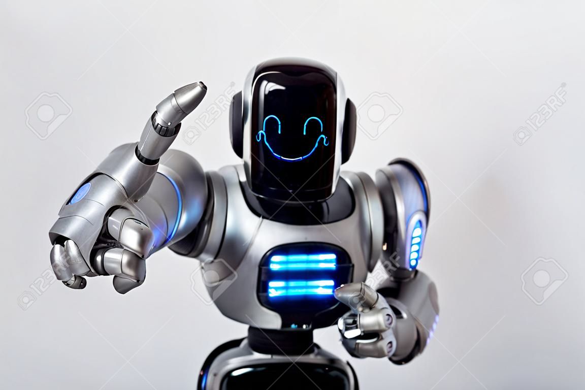 Hey du, Fröhlich positive Roboter lächelt und zeigt Ihnen, während auf weißem Hintergrund stehend isoliert