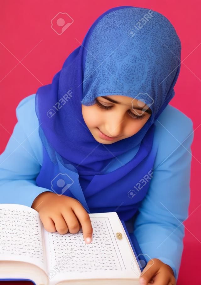 Apprentissage jeune fille musulmane, retourner à l'école