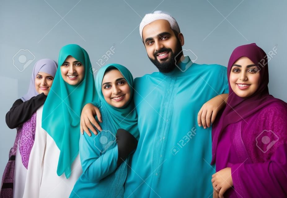 4명의 아내 초상화를 가진 이슬람 남자, 고품질 사진